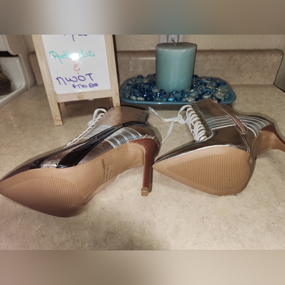 Womens High Heel Sneaker Boot, SZ: 5.5, Rose Gold ~ NWOT - Picture 2 of 2